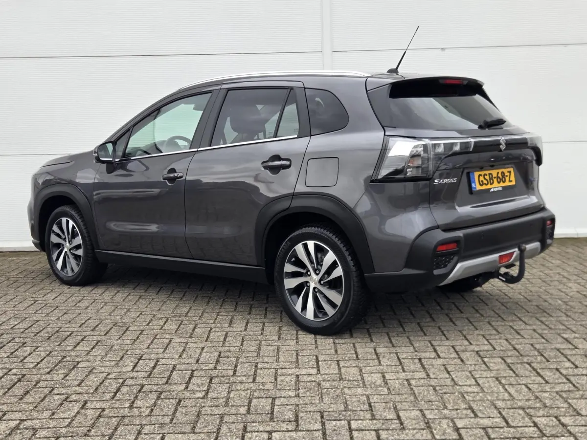 1.5 Hybrid Style / Airco / Cruise Control / keyless entry / keyless start / Bluetooth /