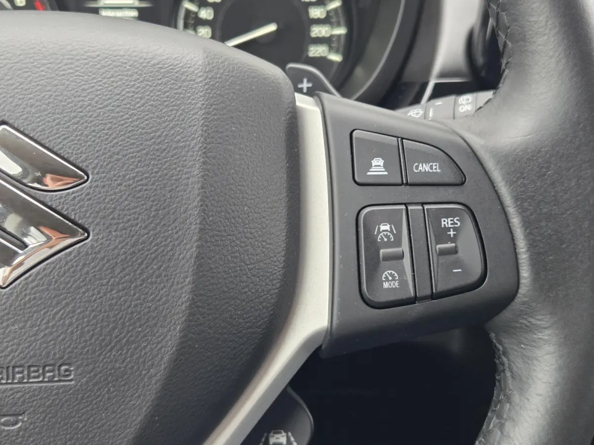 1.5 Hybrid Style / Airco / Cruise Control / keyless entry / keyless start / Bluetooth /