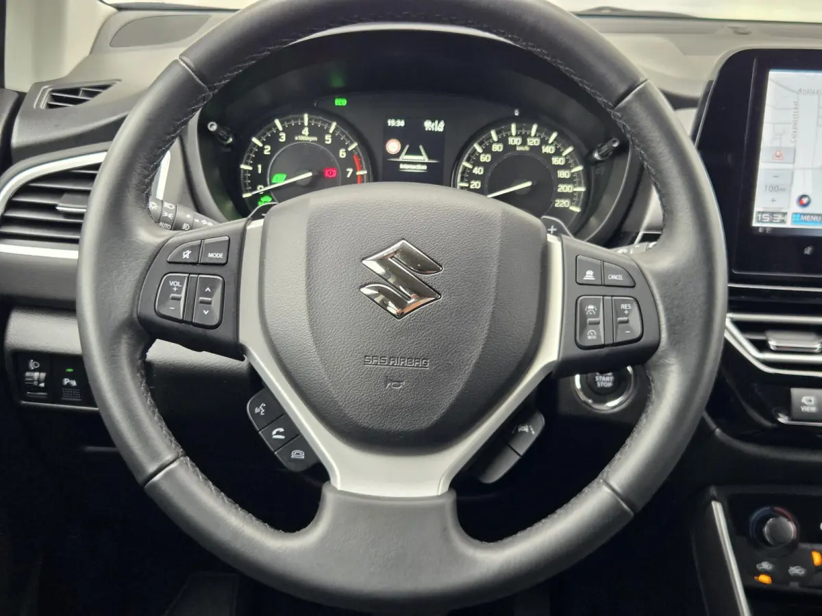 1.5 Hybrid Style / Airco / Cruise Control / keyless entry / keyless start / Bluetooth /