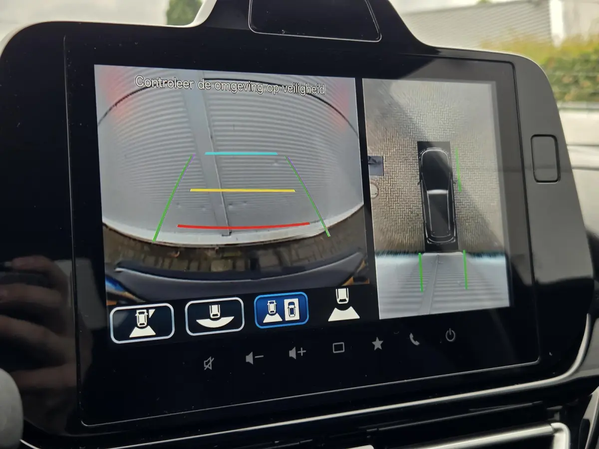 1.5 Hybrid Style / Airco / Cruise Control / keyless entry / keyless start / Bluetooth /
