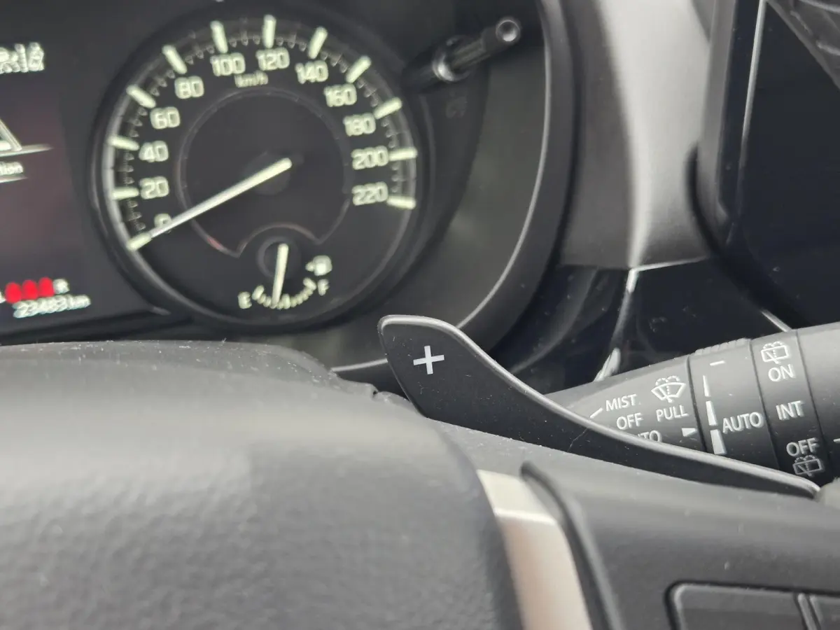 1.5 Hybrid Style / Airco / Cruise Control / keyless entry / keyless start / Bluetooth /