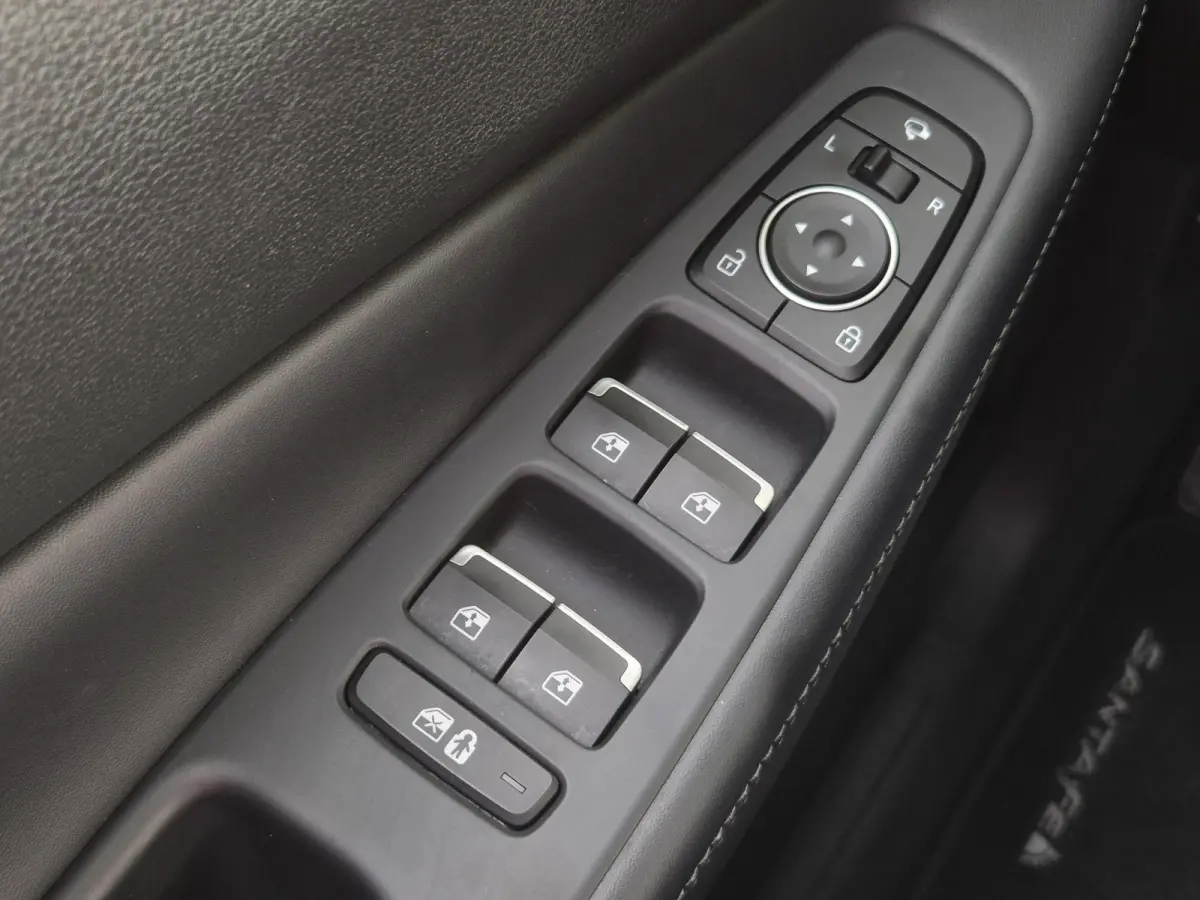 1.6 T-GDI PHEV Premium / AWD / Fabrieksgarantie tot 1/7/2027 / Dealer onderhouden  / EAER 58km / Apple Carplay Android Auto / Adaptief CC / Achteruitrijcamera / Stuur- Stoel en Achterbankver