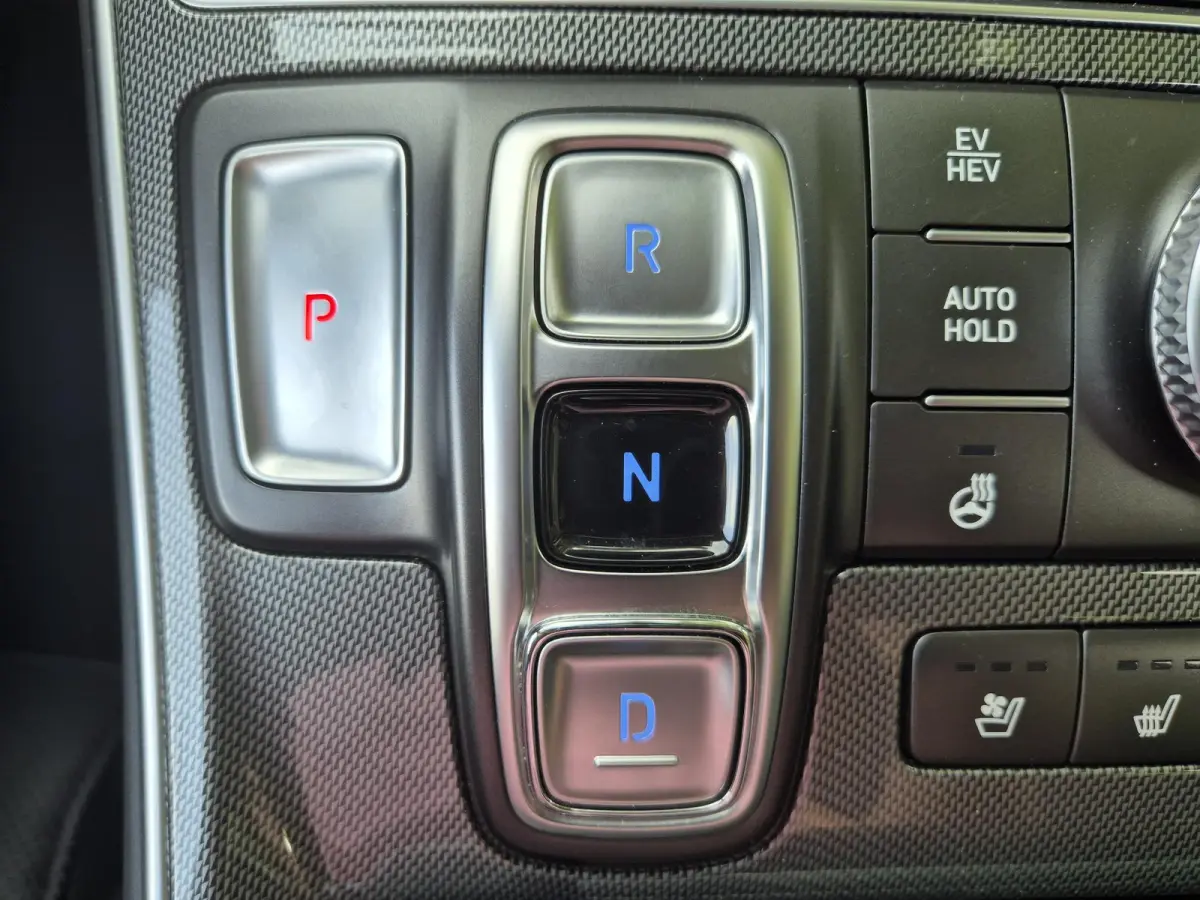 1.6 T-GDI PHEV Premium / AWD / Fabrieksgarantie tot 1/7/2027 / Dealer onderhouden  / EAER 58km / Apple Carplay Android Auto / Adaptief CC / Achteruitrijcamera / Stuur- Stoel en Achterbankver