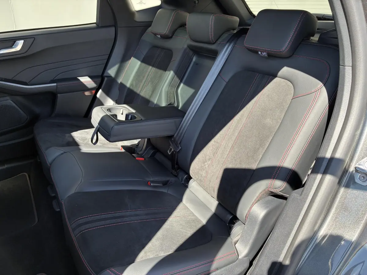 2.5 PHEV ST-Line X / Fabrieksgarantie t/m 02-2029 / WINTER-PACK / Trekgewicht 2.100 KG / Elektisch schuif-/kanteldak / Achteruitrijcamera / Navigatie / Apple Carplay/Android Auto / B&O Audio