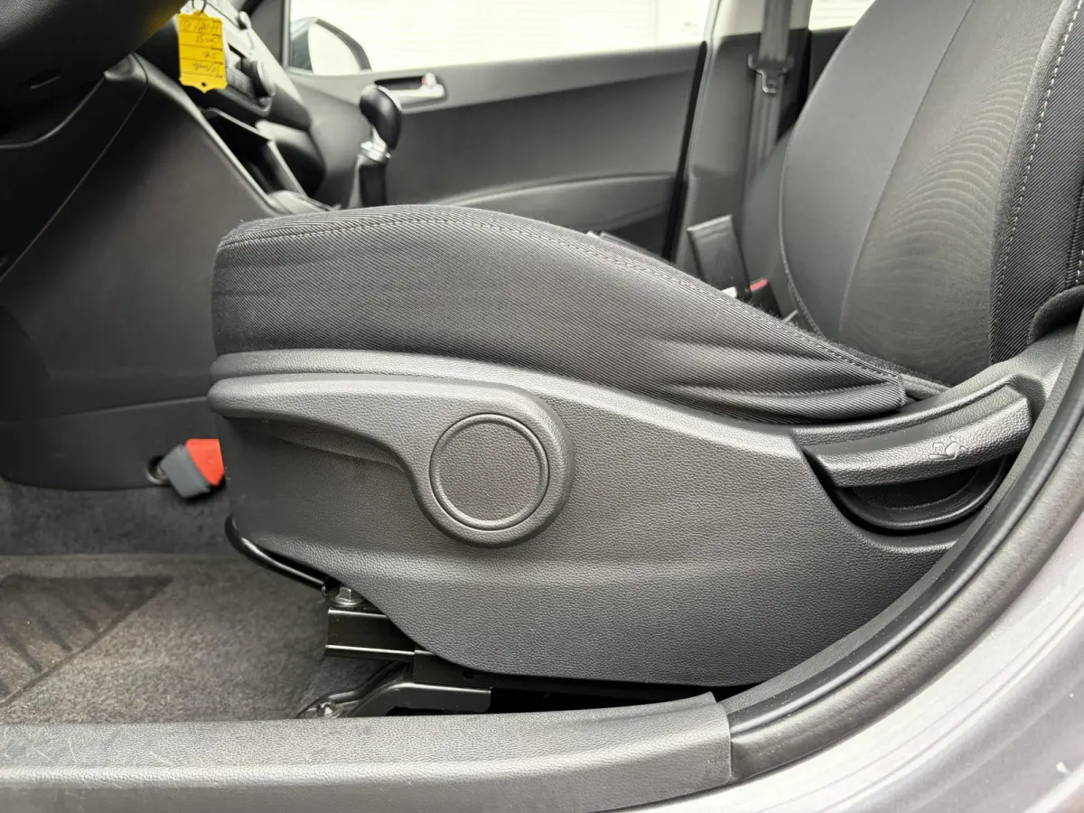 1.0 Premium / Trekhaak / Stoel en stuurverwarming / Apple Carplay/Android Auto /