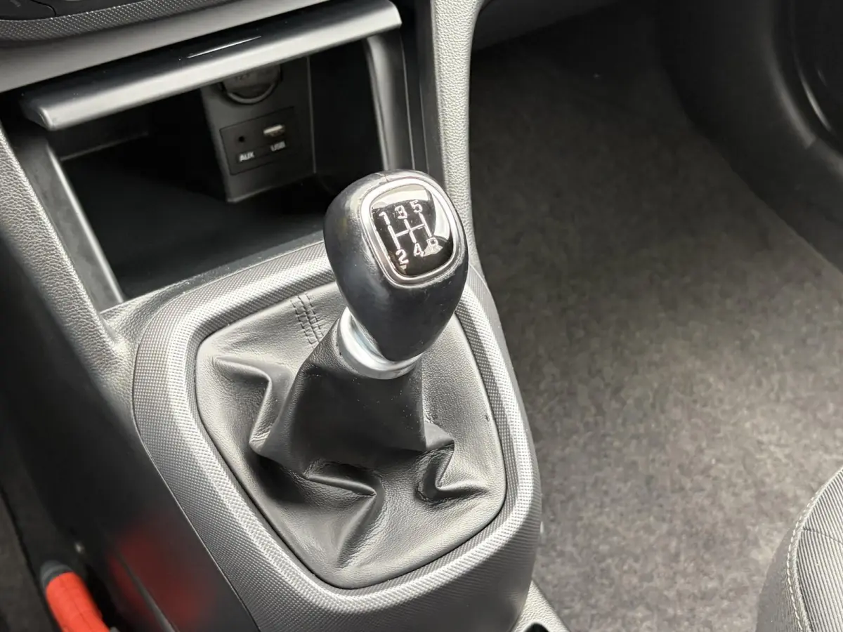 1.0 Premium / Trekhaak / Stoel en stuurverwarming / Apple Carplay/Android Auto /