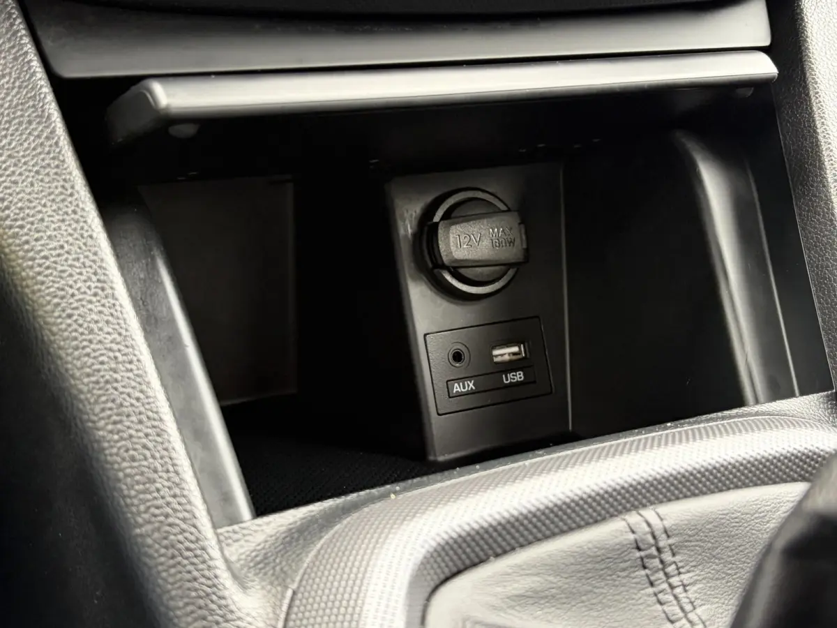 1.0 Premium / Trekhaak / Stoel en stuurverwarming / Apple Carplay/Android Auto /