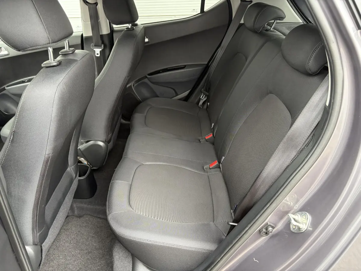 1.0 Premium / Trekhaak / Stoel en stuurverwarming / Apple Carplay/Android Auto /