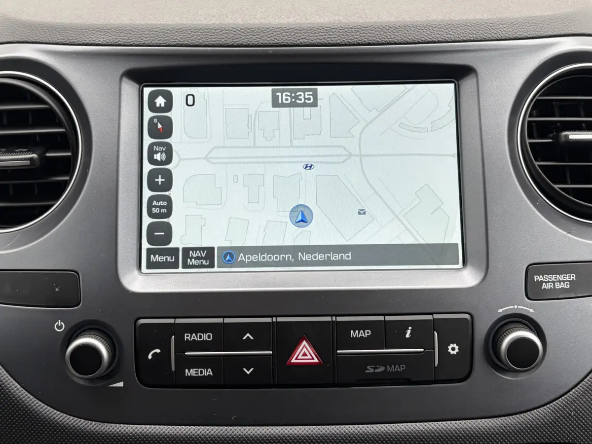 1.0 Premium / Trekhaak / Stoel en stuurverwarming / Apple Carplay/Android Auto /