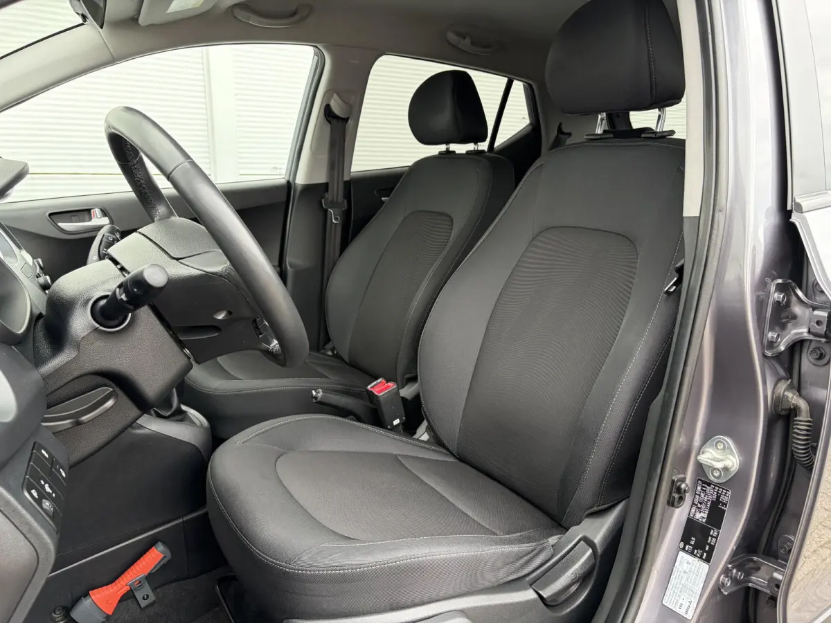 1.0 Premium / Trekhaak / Stoel en stuurverwarming / Apple Carplay/Android Auto /
