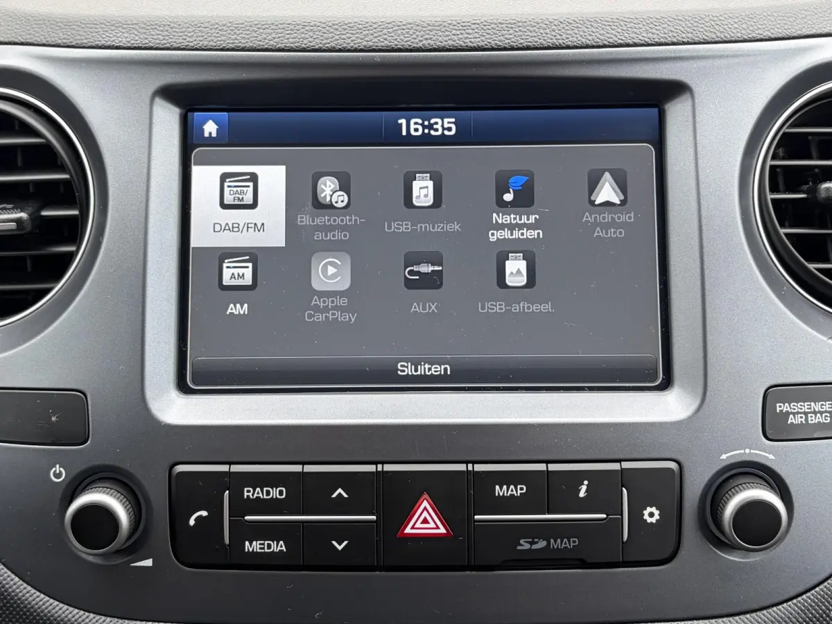 1.0 Premium / Trekhaak / Stoel en stuurverwarming / Apple Carplay/Android Auto /