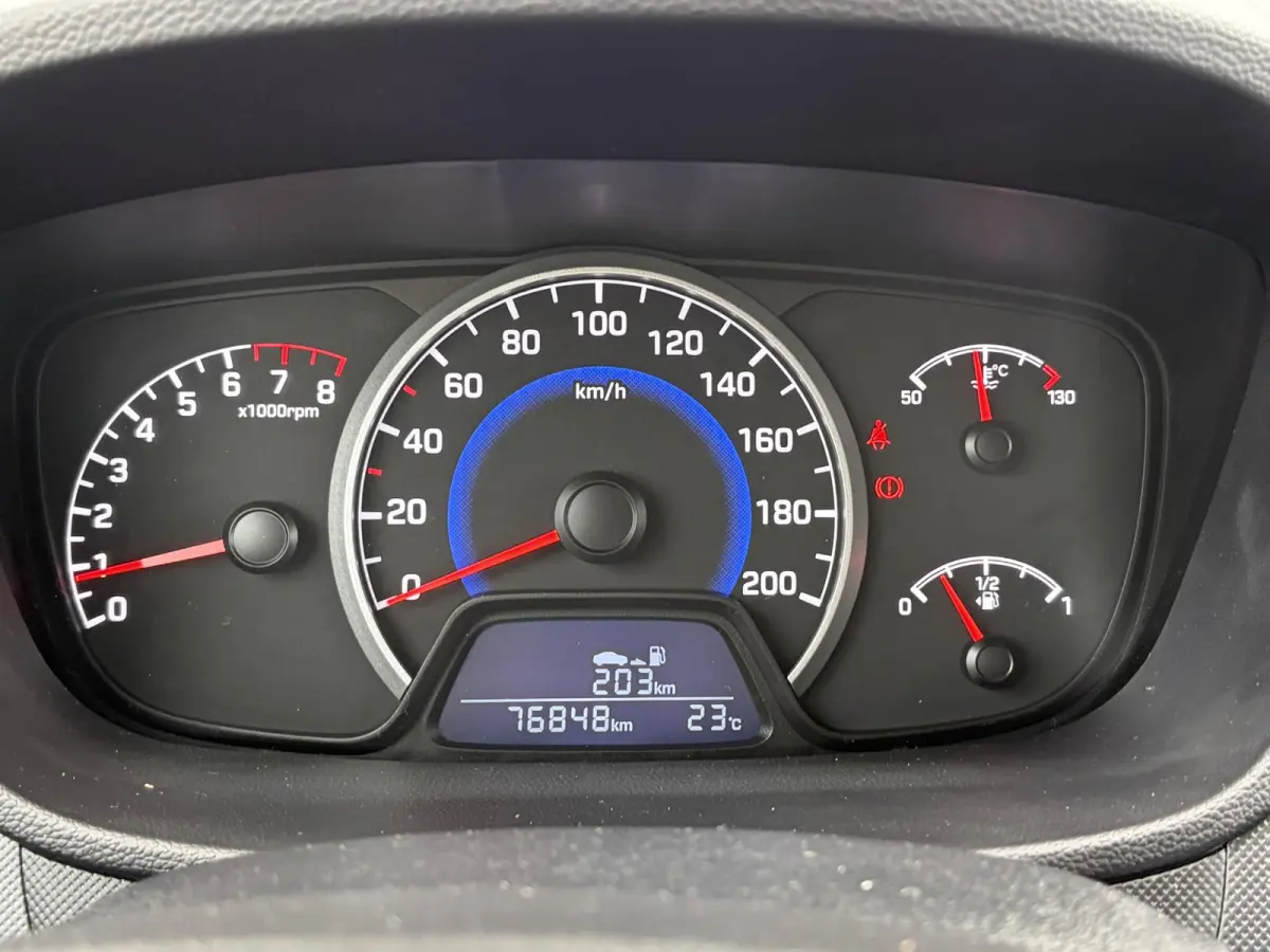 1.0 Premium / Trekhaak / Stoel en stuurverwarming / Apple Carplay/Android Auto /