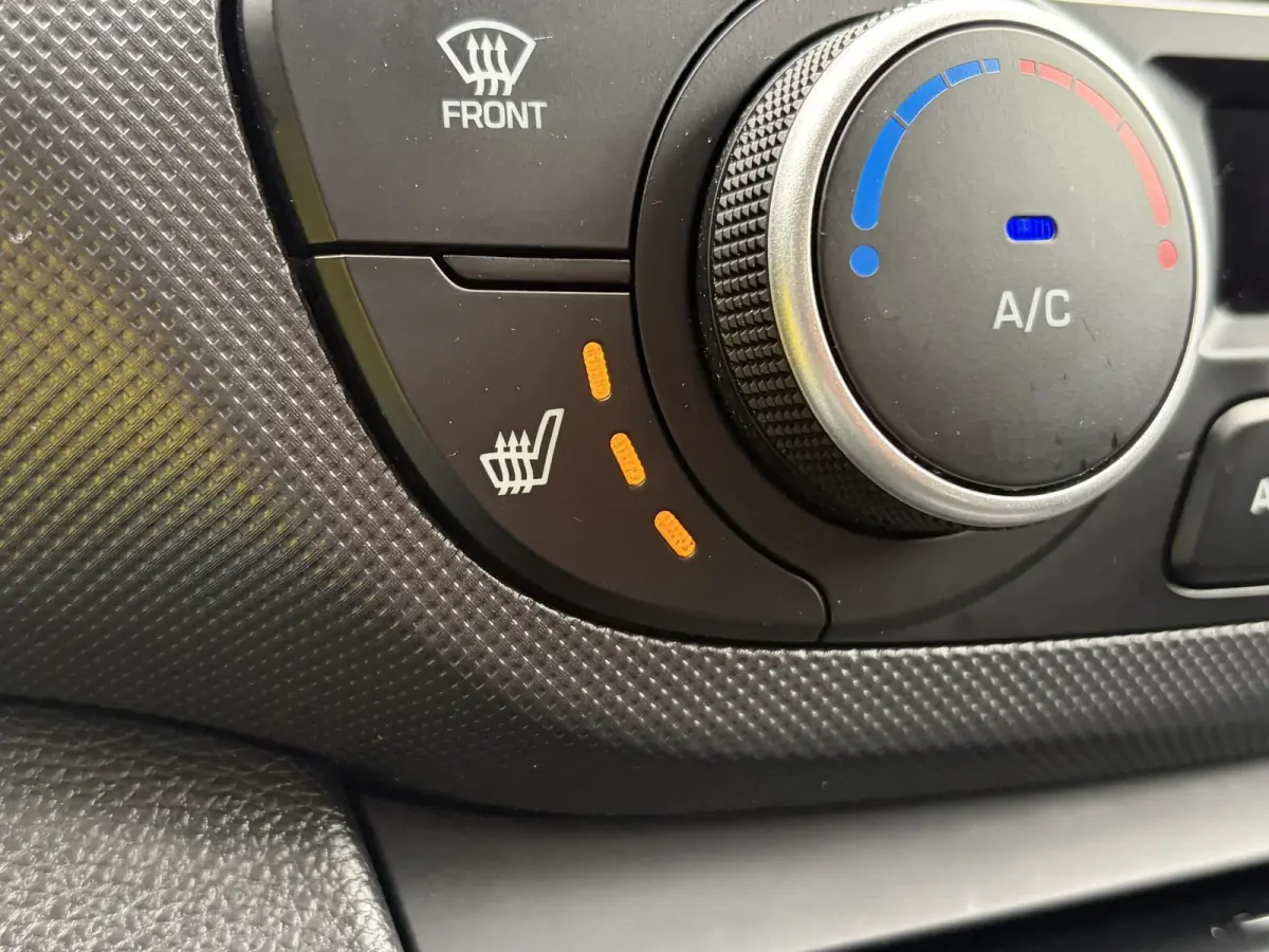 1.0 Premium / Trekhaak / Stoel en stuurverwarming / Apple Carplay/Android Auto /