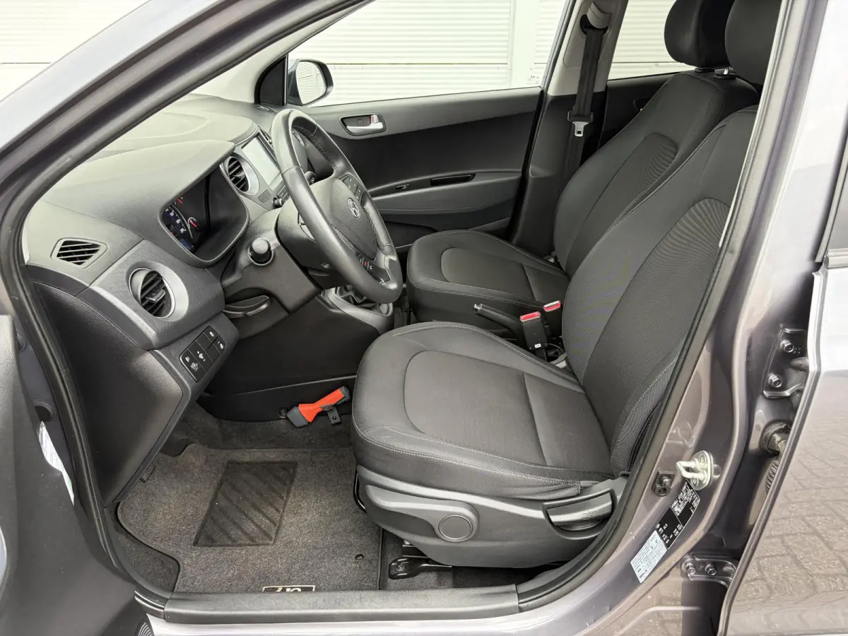 1.0 Premium / Trekhaak / Stoel en stuurverwarming / Apple Carplay/Android Auto /