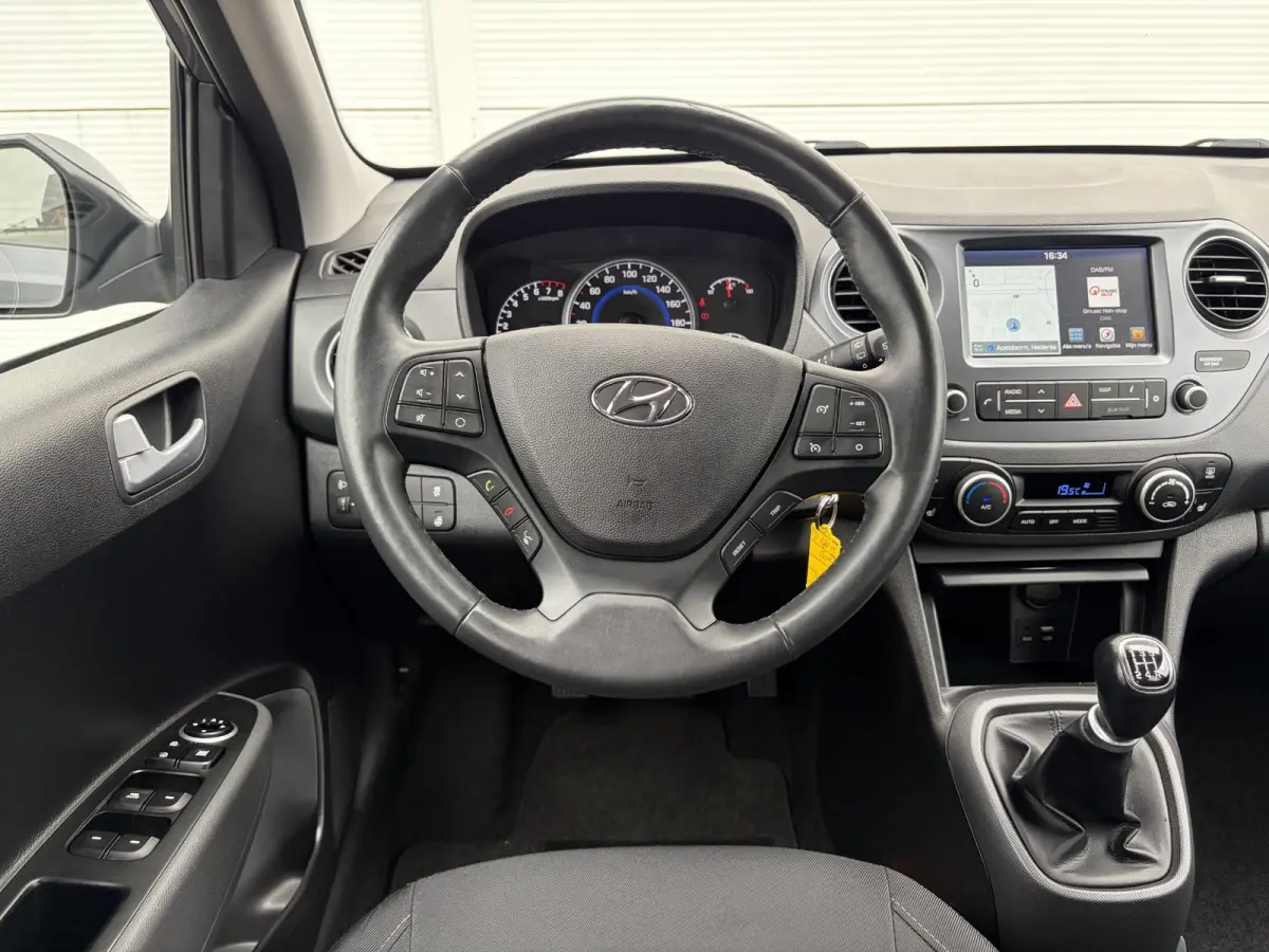 1.0 Premium / Trekhaak / Stoel en stuurverwarming / Apple Carplay/Android Auto /