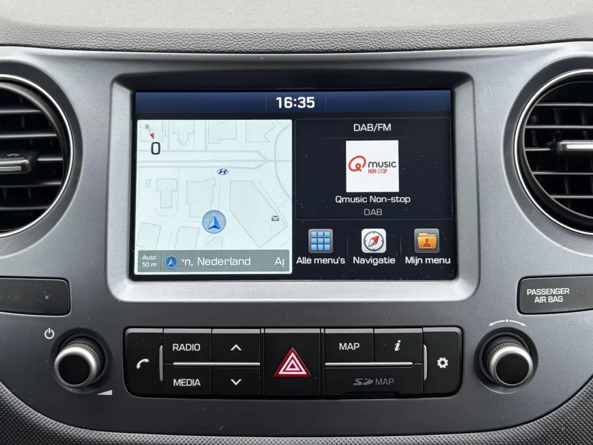 1.0 Premium / Trekhaak / Stoel en stuurverwarming / Apple Carplay/Android Auto /