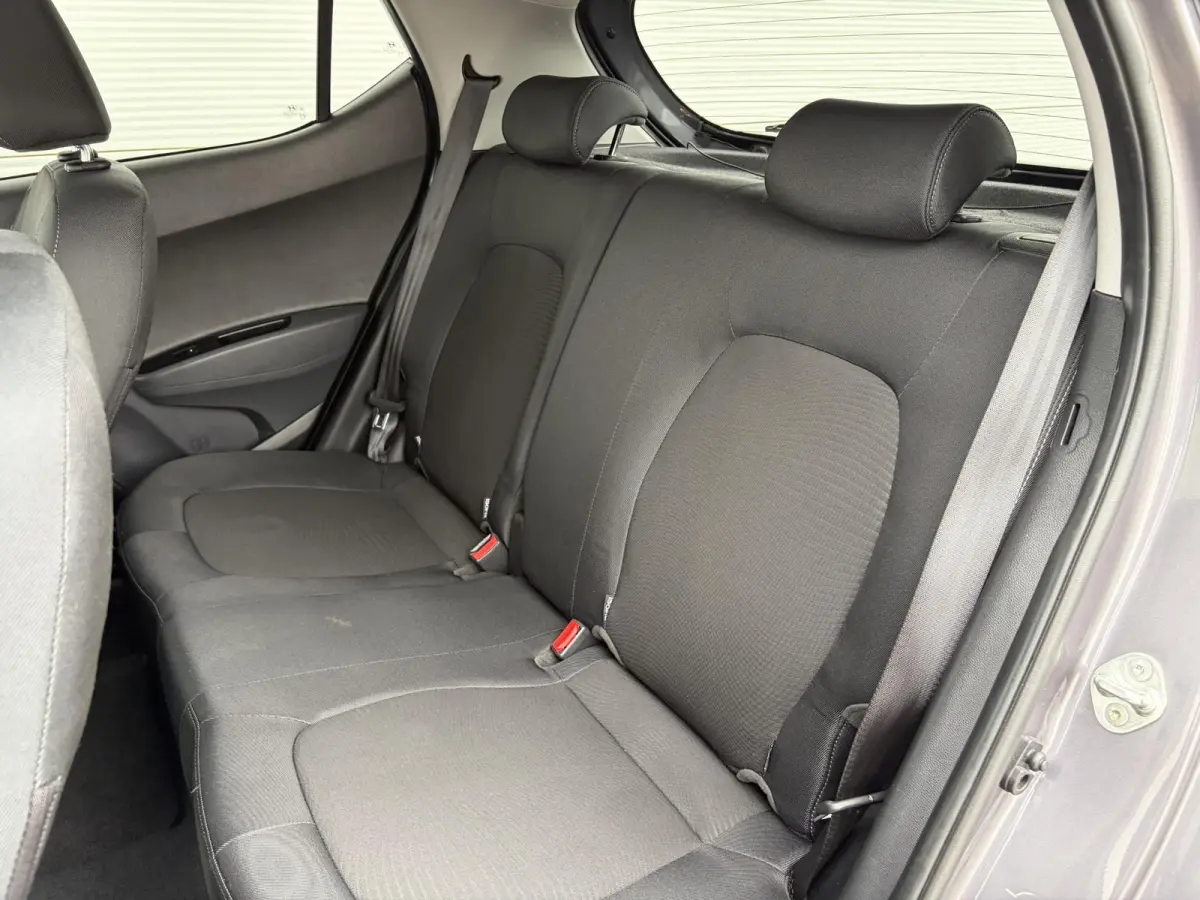 1.0 Premium / Trekhaak / Stoel en stuurverwarming / Apple Carplay/Android Auto /