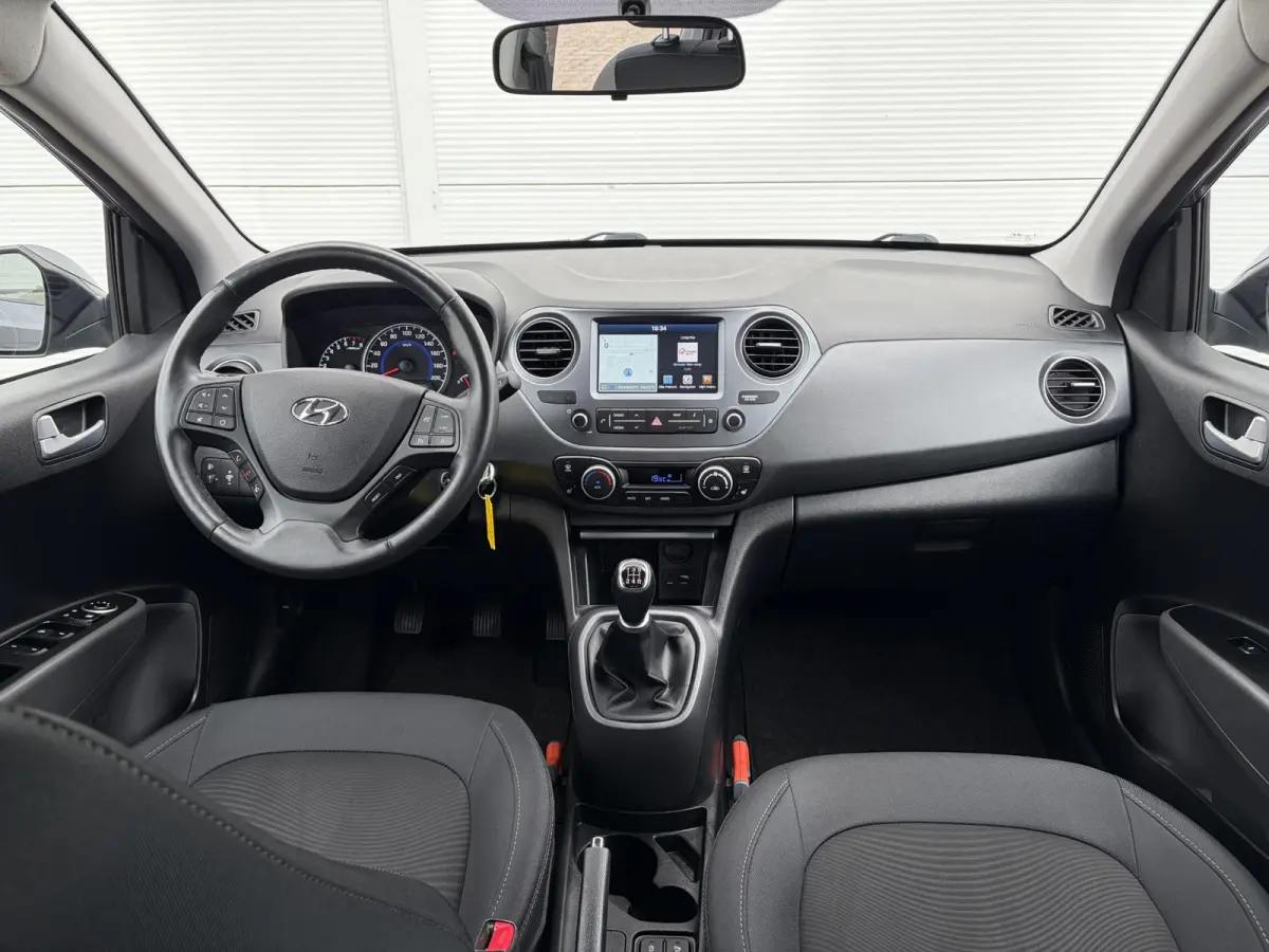 1.0 Premium / Trekhaak / Stoel en stuurverwarming / Apple Carplay/Android Auto /