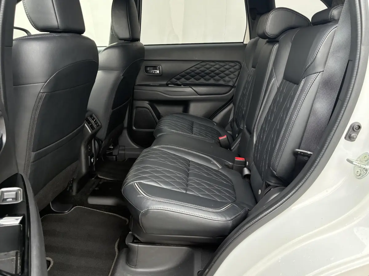 2.4 PHEV S-Edition / Elektrische achterklep / Trekgewicht 1500 kg / Rondomzicht camera / cruise control / Keyless Entry/Start / Stuur-& Stoelverwarming /