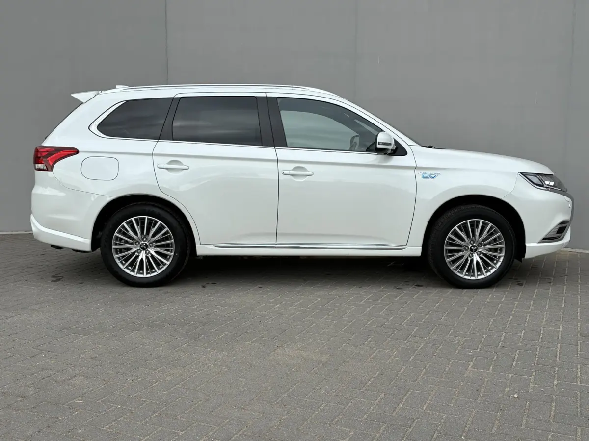 2.4 PHEV S-Edition / Elektrische achterklep / Trekgewicht 1500 kg / Rondomzicht camera / cruise control / Keyless Entry/Start / Stuur-& Stoelverwarming /