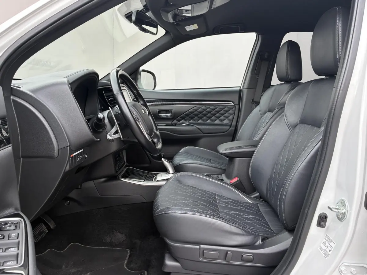 2.4 PHEV S-Edition / Elektrische achterklep / Trekgewicht 1500 kg / Rondomzicht camera / cruise control / Keyless Entry/Start / Stuur-& Stoelverwarming /