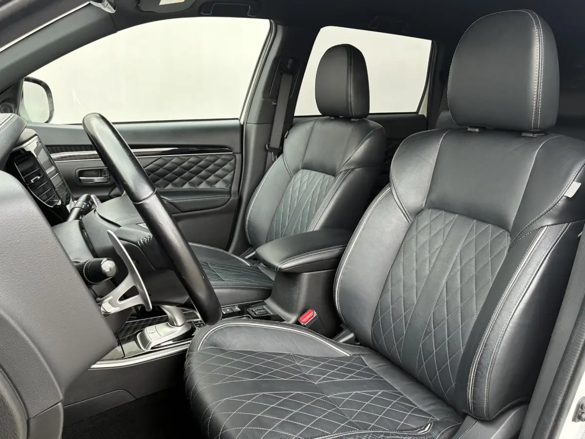 2.4 PHEV S-Edition / Elektrische achterklep / Trekgewicht 1500 kg / Rondomzicht camera / cruise control / Keyless Entry/Start / Stuur-& Stoelverwarming /