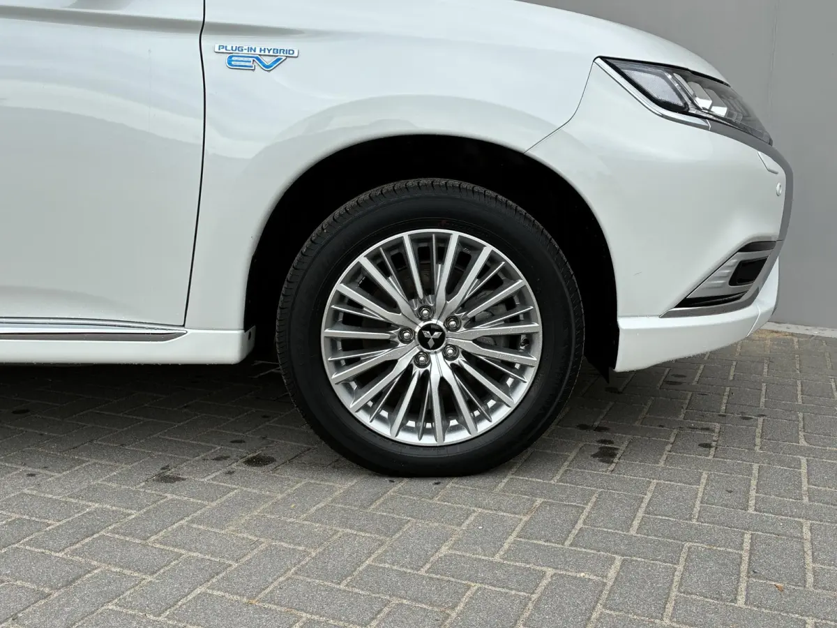 2.4 PHEV S-Edition / Elektrische achterklep / Trekgewicht 1500 kg / Rondomzicht camera / cruise control / Keyless Entry/Start / Stuur-& Stoelverwarming /