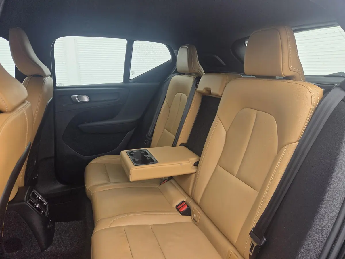 1.5 T5 R-Design Expression / Leder interieur / Stoelverwarming / Elektrisch verstelbare stoel + Geheugenfunctie / DAB+