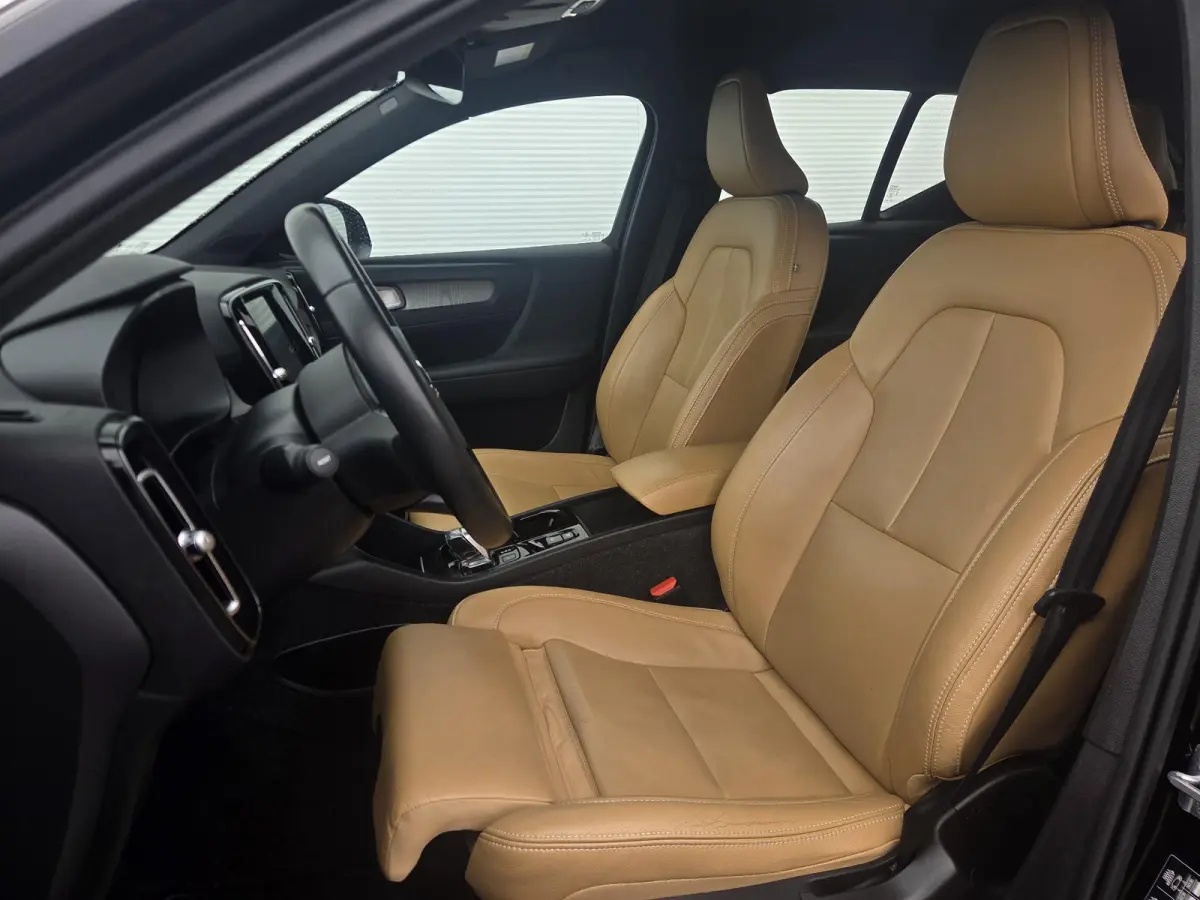 1.5 T5 R-Design Expression / Leder interieur / Stoelverwarming / Elektrisch verstelbare stoel + Geheugenfunctie / DAB+