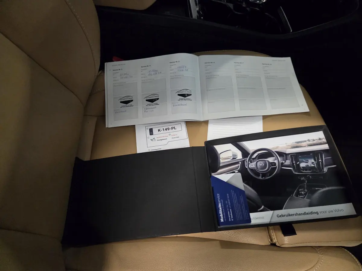 1.5 T5 R-Design Expression / Leder interieur / Stoelverwarming / Elektrisch verstelbare stoel + Geheugenfunctie / DAB+