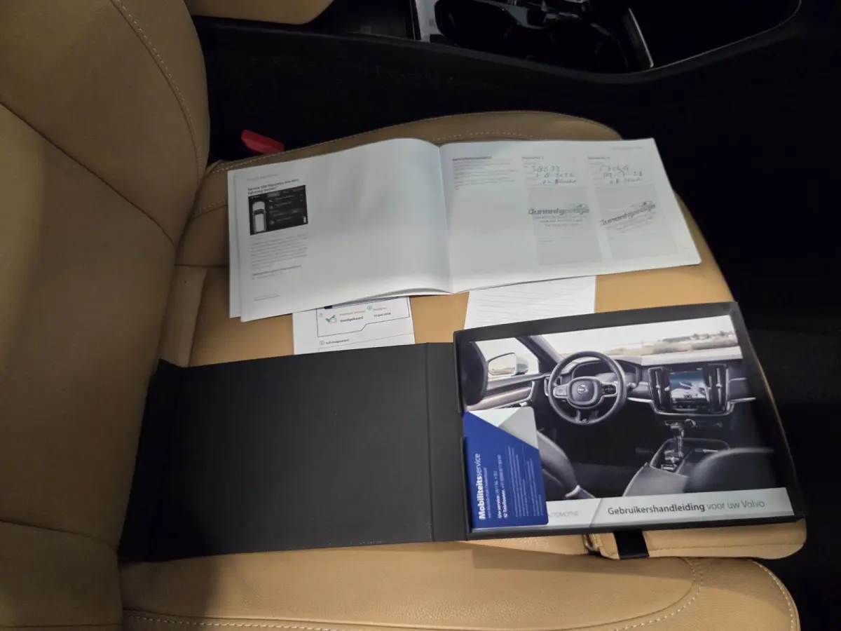 1.5 T5 R-Design Expression / Leder interieur / Stoelverwarming / Elektrisch verstelbare stoel + Geheugenfunctie / DAB+