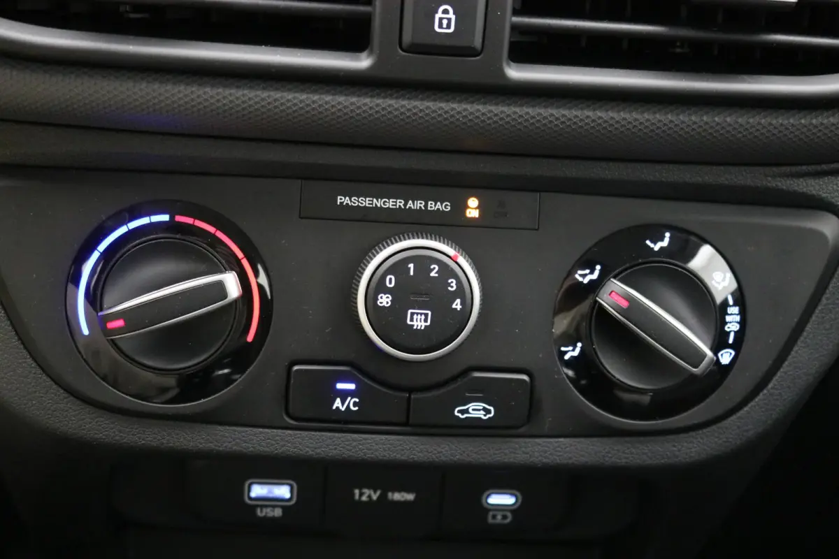 1.0 Comfort Smart / Navigatie / Camera / Apple Carplay & Android Auto / Bluetooth / Airco /