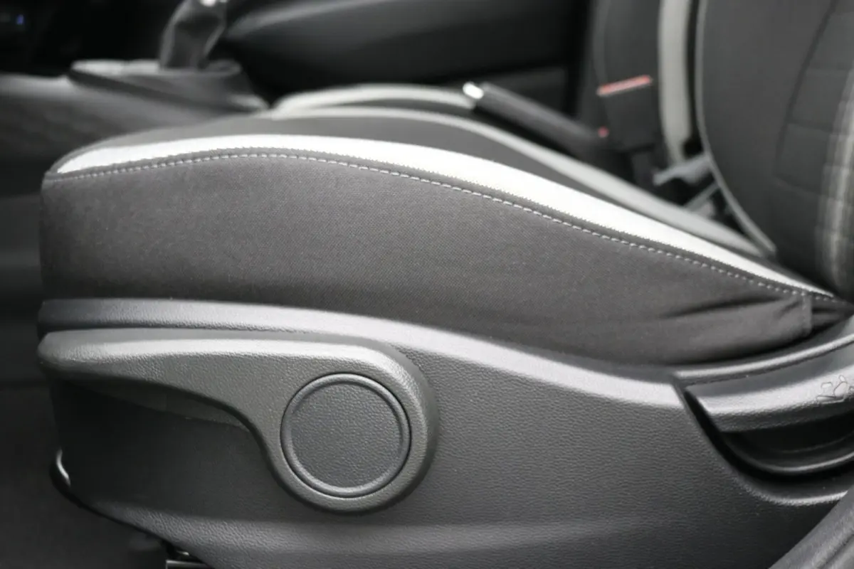 1.0 Comfort Smart / Navigatie / Camera / Apple Carplay & Android Auto / Bluetooth / Airco /