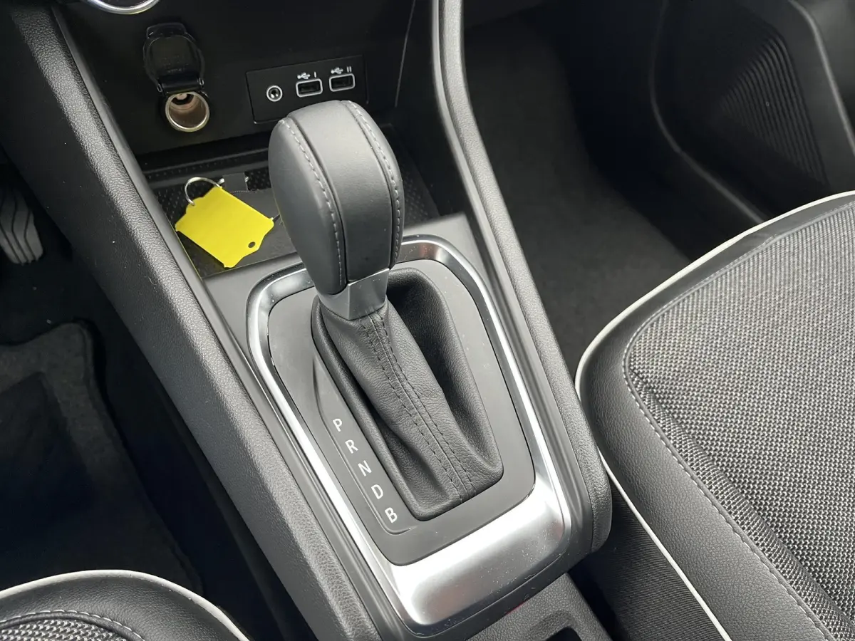 1.6 PHEV AT First Edition / Apple Carplay/Android Auto / Lichtmetalen velgen 18"/ Voorstoelen verwarmd /