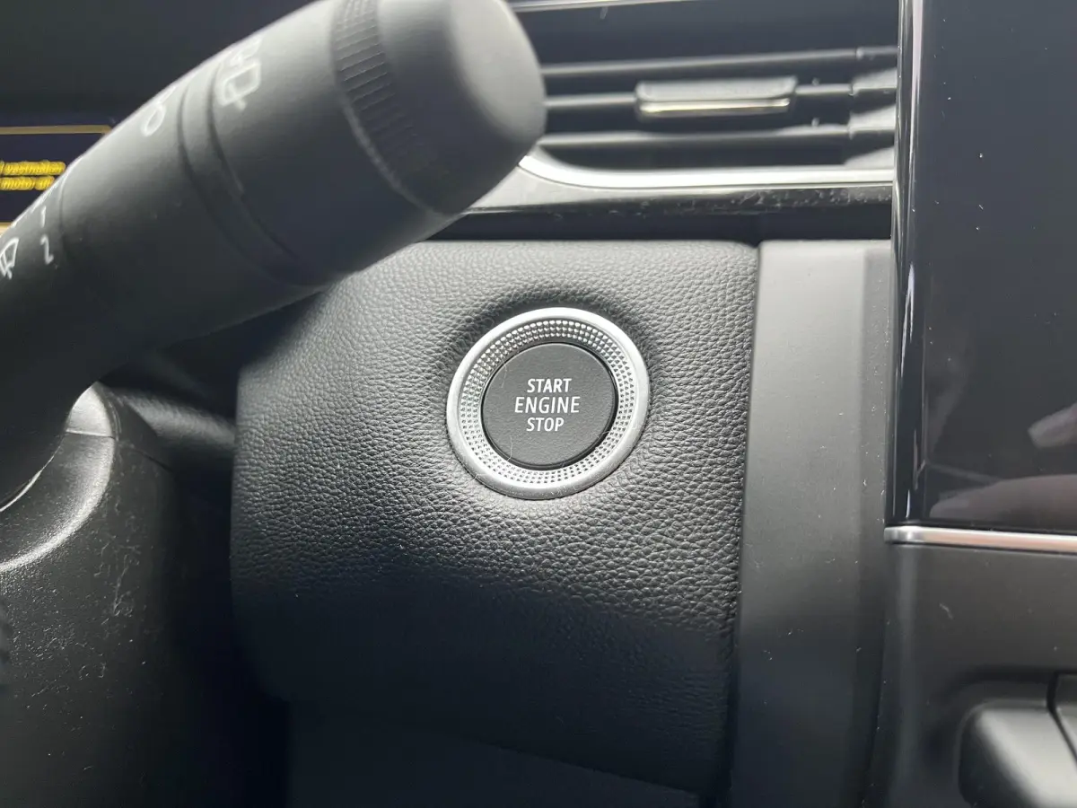 1.6 PHEV AT First Edition / Apple Carplay/Android Auto / Lichtmetalen velgen 18"/ Voorstoelen verwarmd /