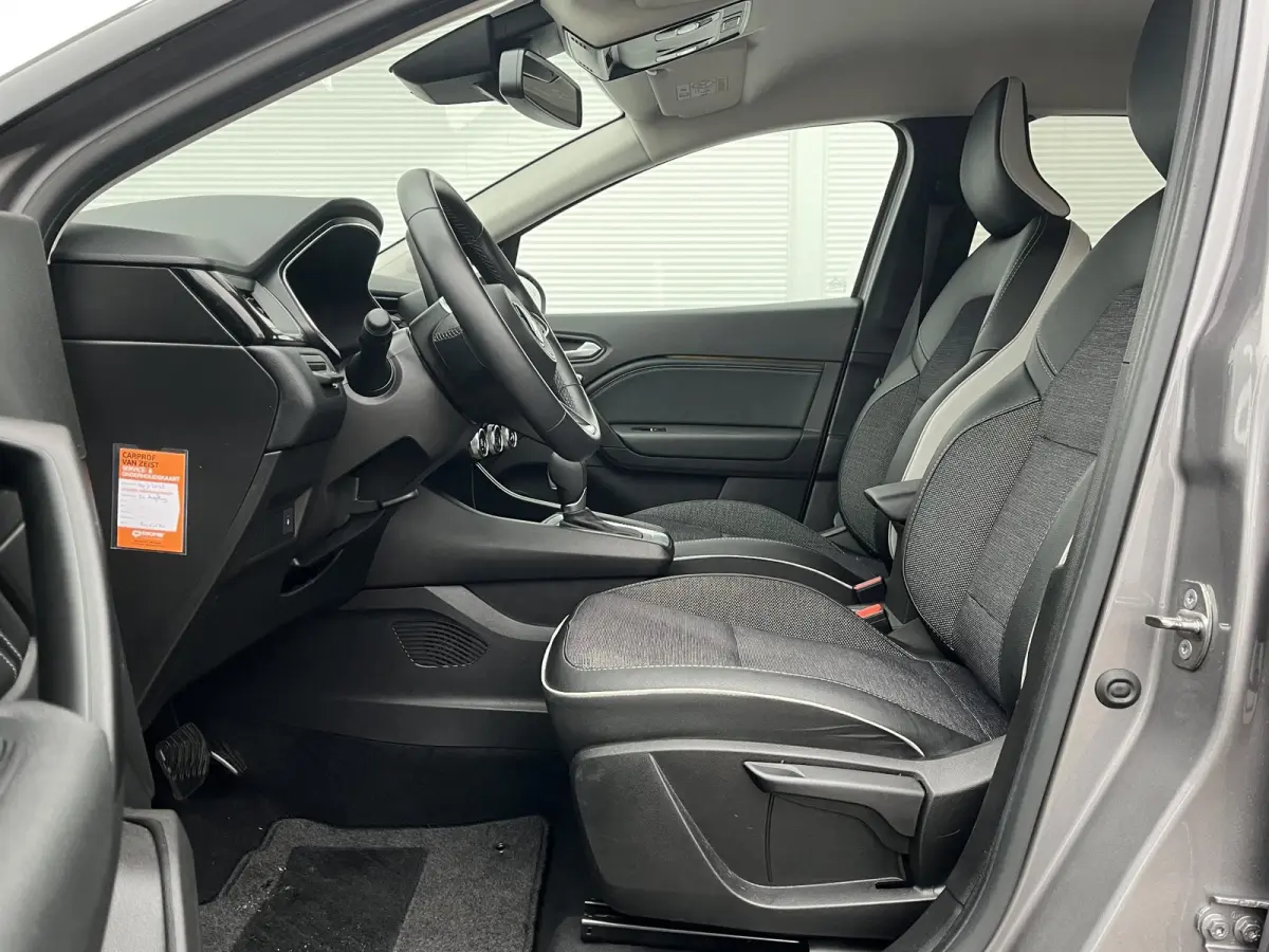 1.6 PHEV AT First Edition / Apple Carplay/Android Auto / Lichtmetalen velgen 18"/ Voorstoelen verwarmd /