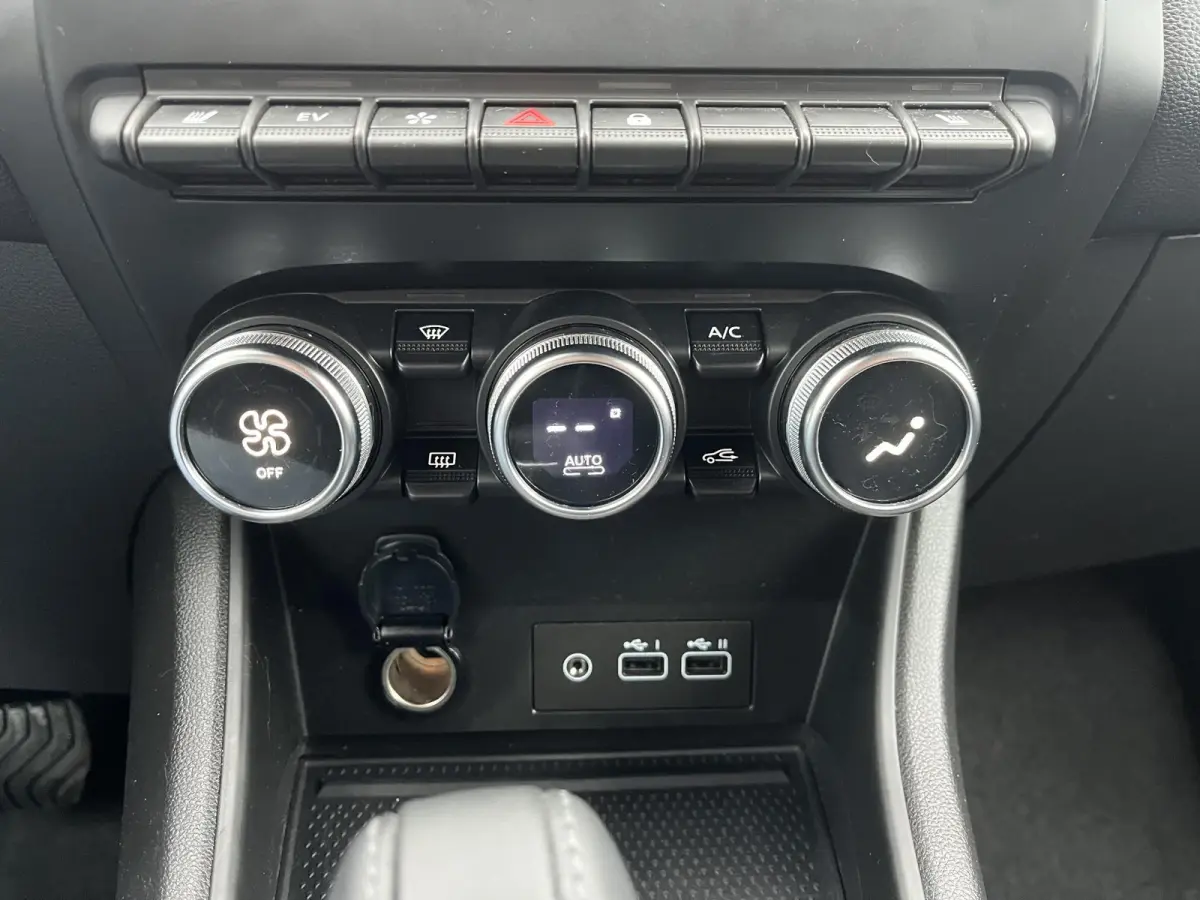 1.6 PHEV AT First Edition / Apple Carplay/Android Auto / Lichtmetalen velgen 18"/ Voorstoelen verwarmd /