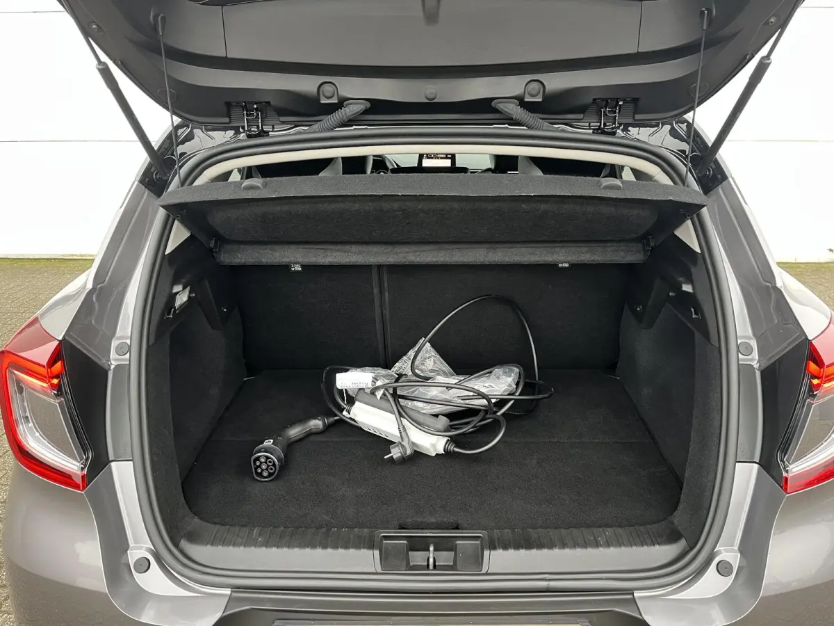 1.6 PHEV AT First Edition / Apple Carplay/Android Auto / Lichtmetalen velgen 18"/ Voorstoelen verwarmd /