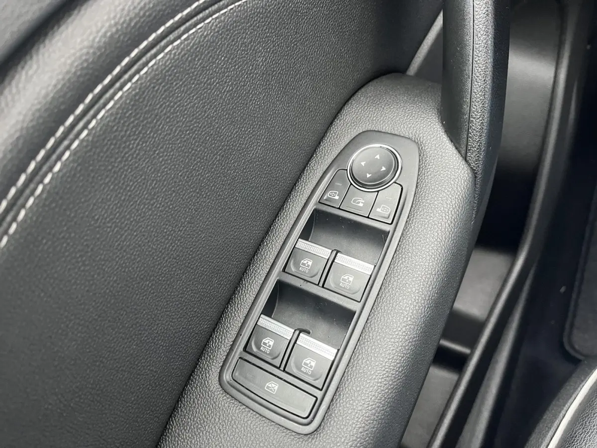 1.6 PHEV AT First Edition / Apple Carplay/Android Auto / Lichtmetalen velgen 18"/ Voorstoelen verwarmd /