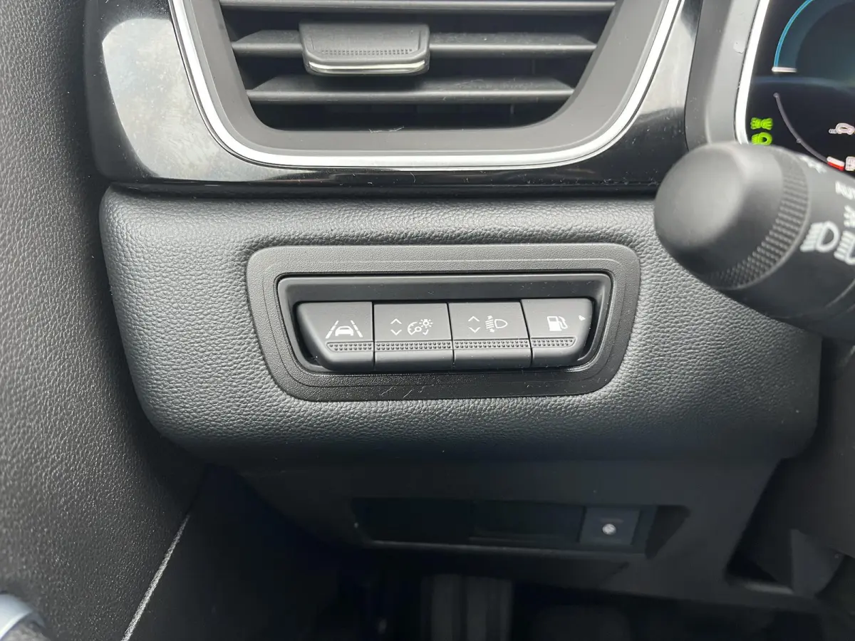 1.6 PHEV AT First Edition / Apple Carplay/Android Auto / Lichtmetalen velgen 18"/ Voorstoelen verwarmd /