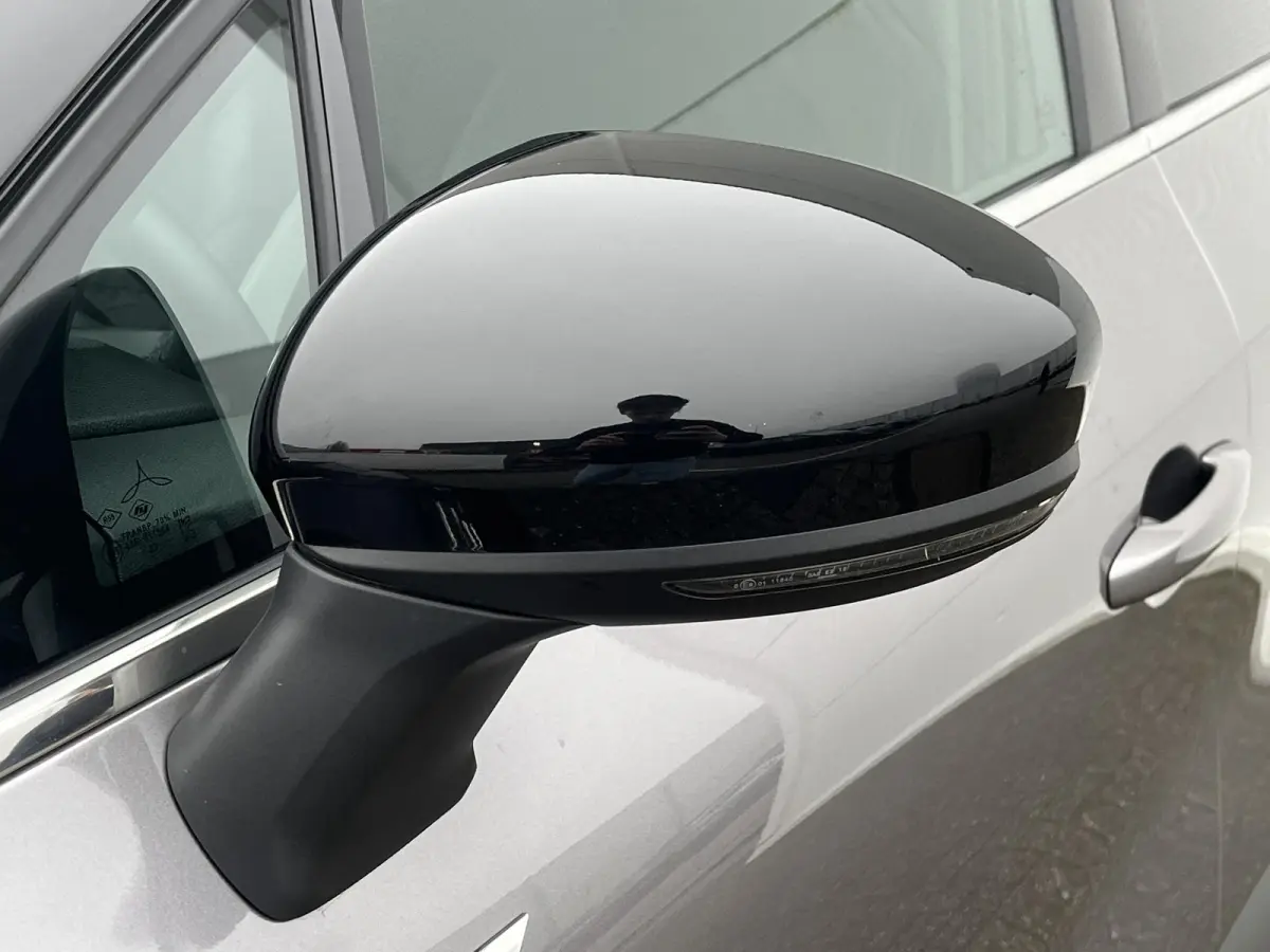 1.6 PHEV AT First Edition / Apple Carplay/Android Auto / Lichtmetalen velgen 18"/ Voorstoelen verwarmd /