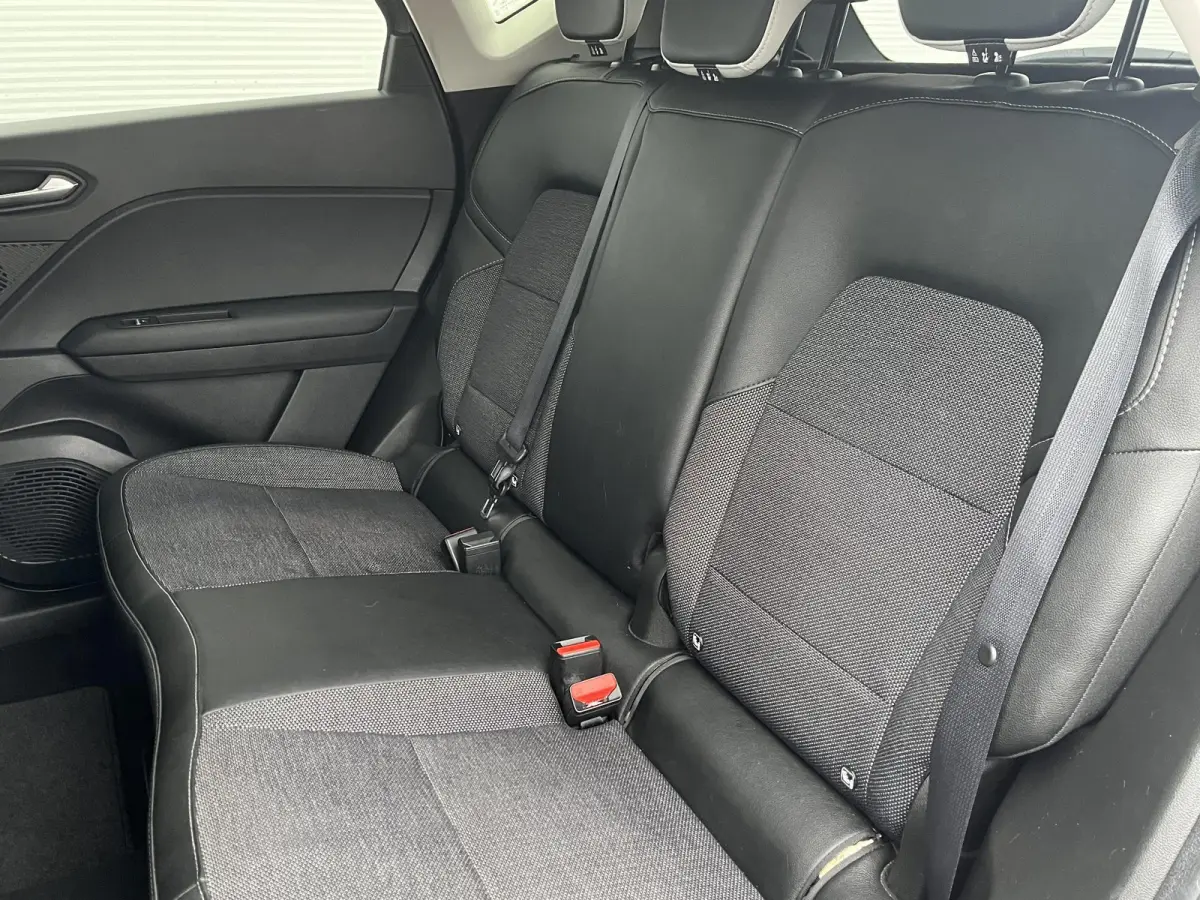 1.6 PHEV AT First Edition / Apple Carplay/Android Auto / Lichtmetalen velgen 18"/ Voorstoelen verwarmd /