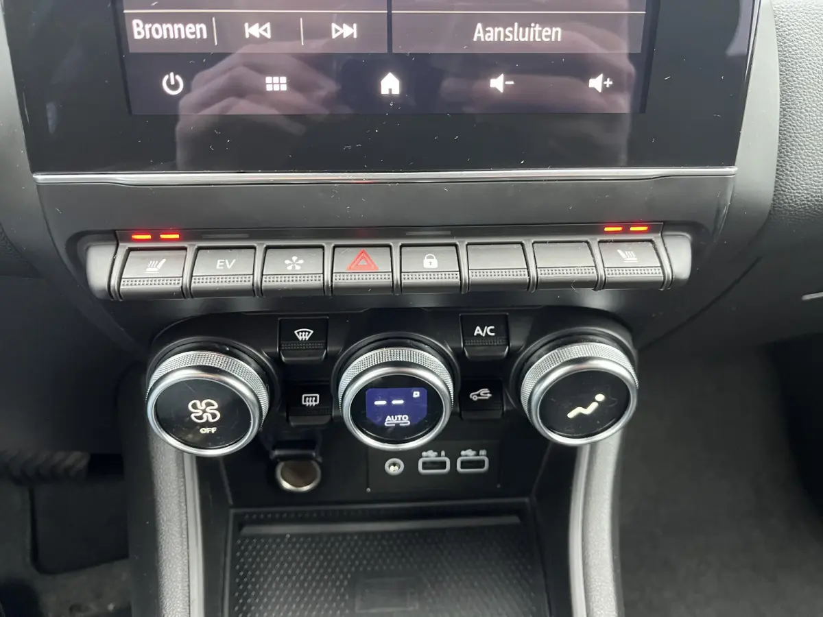 1.6 PHEV AT First Edition / Apple Carplay/Android Auto / Lichtmetalen velgen 18"/ Voorstoelen verwarmd /