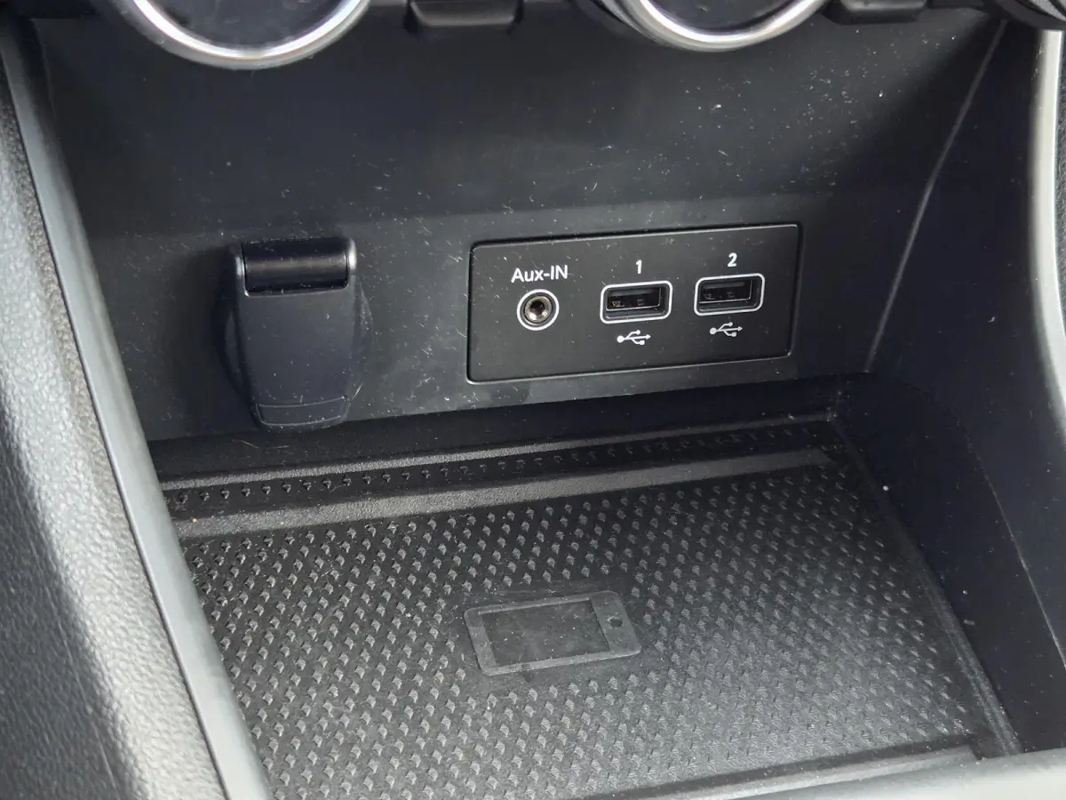 1.3 TCe 140 Intens / Achteruitrijcamera / Apple Carplay Android Auto / Cruise control / Keyless Entry & Start / Draadloze telefoon lader / Navigatie / Parkeersensoren voor en achter / Climat