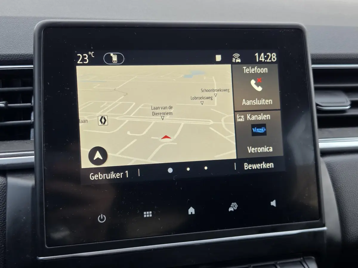 1.3 TCe 140 Intens / Achteruitrijcamera / Apple Carplay Android Auto / Cruise control / Keyless Entry & Start / Draadloze telefoon lader / Navigatie / Parkeersensoren voor en achter / Climat