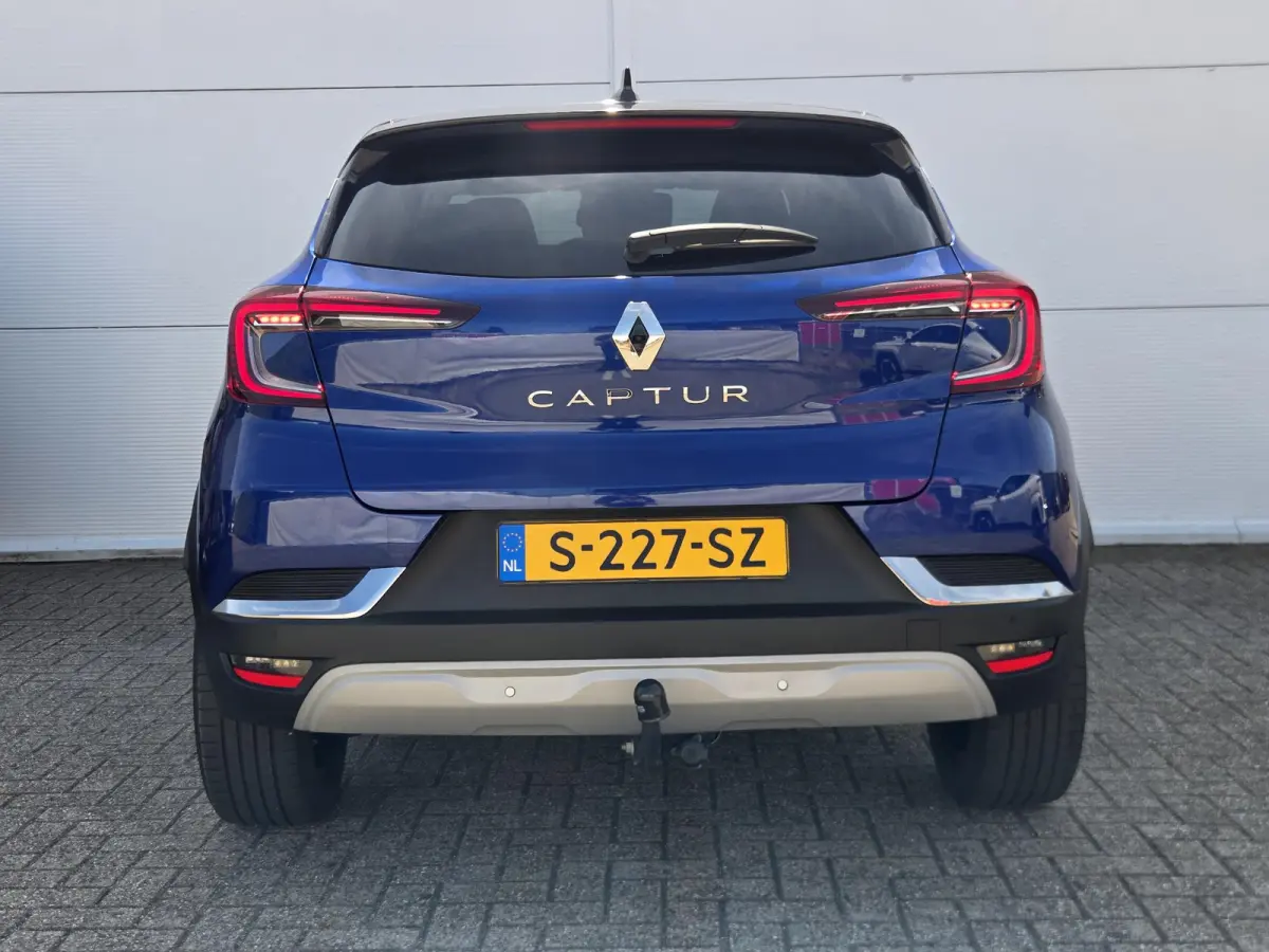 1.3 TCe 140 Intens / Achteruitrijcamera / Apple Carplay Android Auto / Cruise control / Keyless Entry & Start / Draadloze telefoon lader / Navigatie / Parkeersensoren voor en achter / Climat