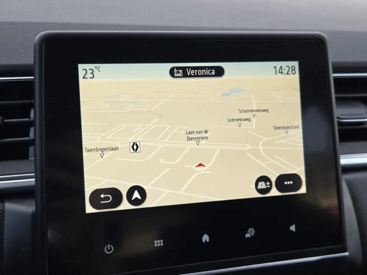1.3 TCe 140 Intens / Achteruitrijcamera / Apple Carplay Android Auto / Cruise control / Keyless Entry & Start / Draadloze telefoon lader / Navigatie / Parkeersensoren voor en achter / Climat