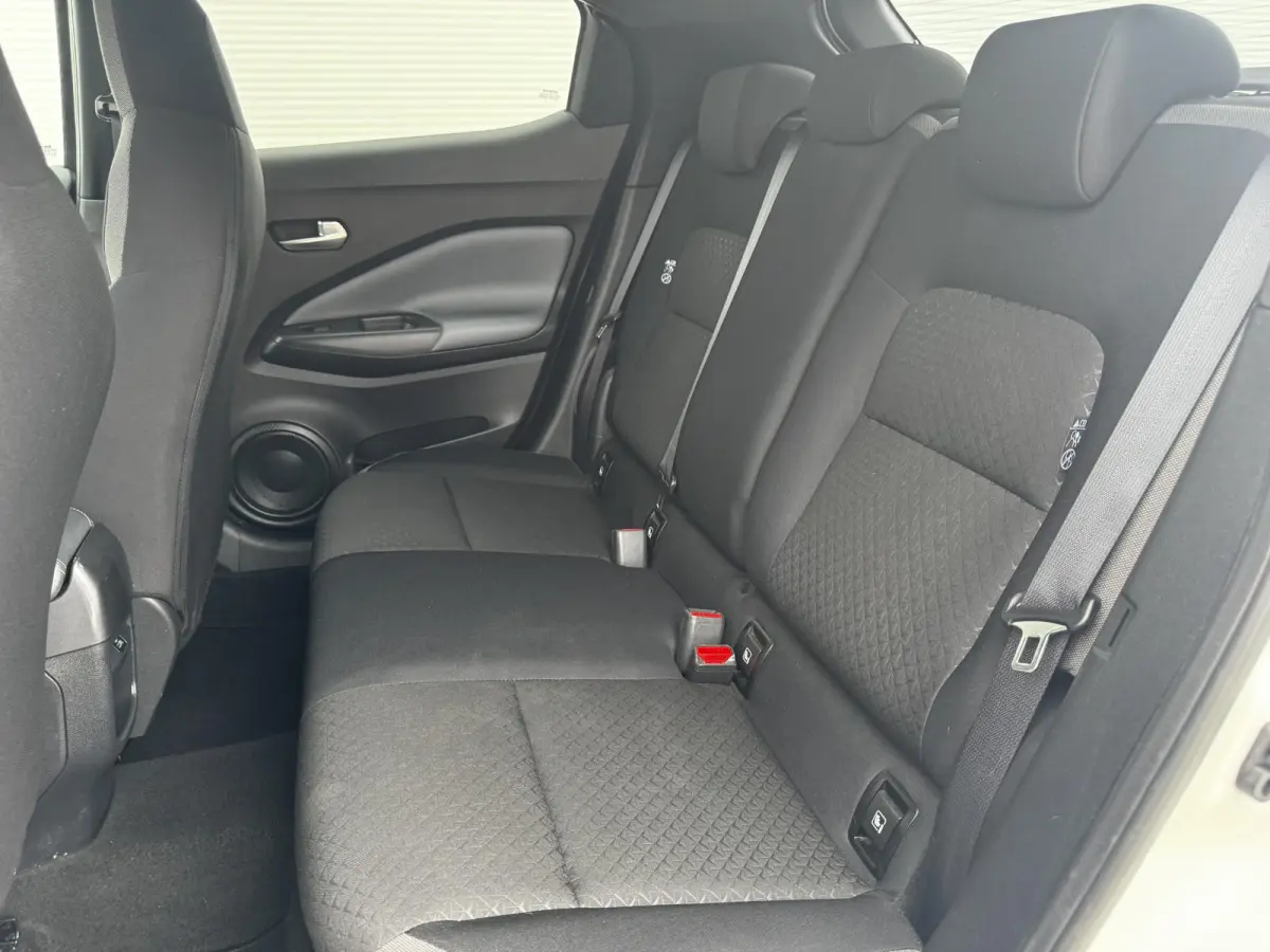 1.0 DIG-T N-Connecta / Navigatie via Apple Carplay of Android Auto / Achteruitrijcamera / Cruise control / Parkeersensoren achter / Climate control / Keyless Entry/Start /
