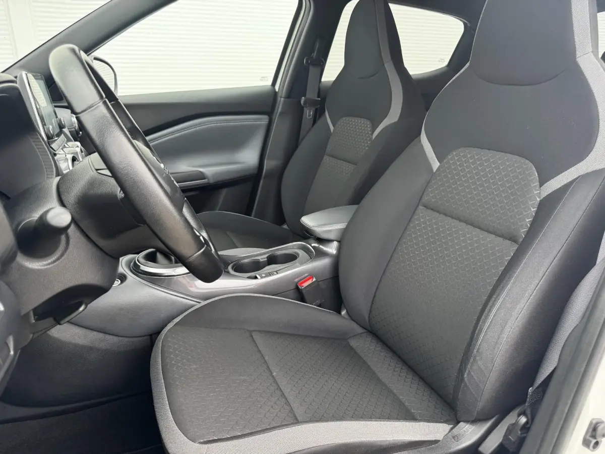 1.0 DIG-T N-Connecta / Navigatie via Apple Carplay of Android Auto / Achteruitrijcamera / Cruise control / Parkeersensoren achter / Climate control / Keyless Entry/Start /
