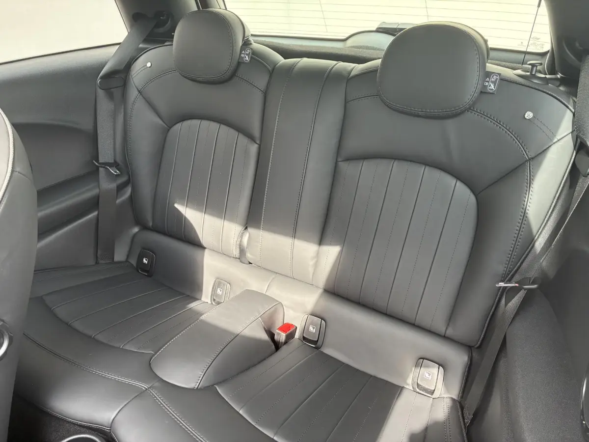 Yours 33 kWh / Cruise control / Stoelverwarming / Schuif/open dak / Achteruitrijcamera / Navigatiesysteem / Lederen bekleding / Climate control /